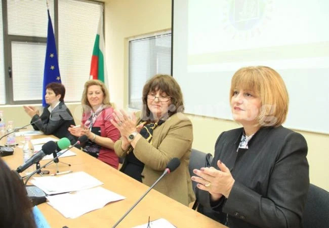 РИО - Враца събра учители на форум