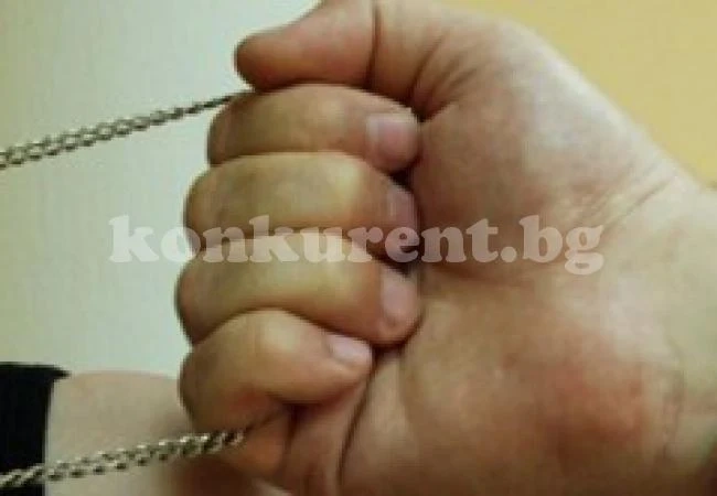 Апаш се окичи с 50 грама злато
