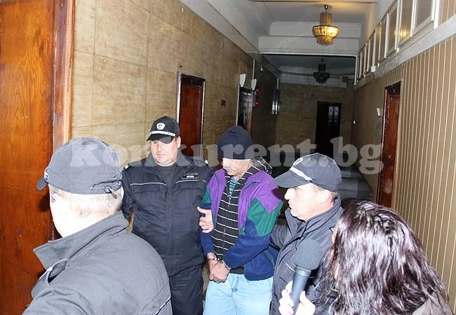 Брат и сестра отказаха да говорят за убийството на баща си