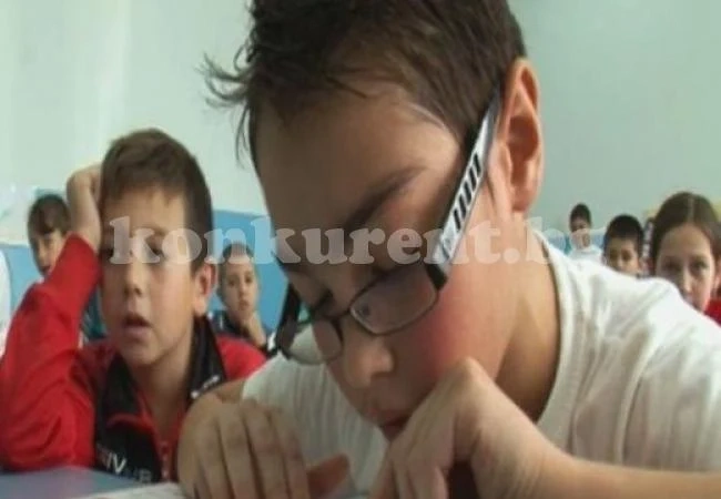9-годишният Алекс мечтае отново да вижда уроците си