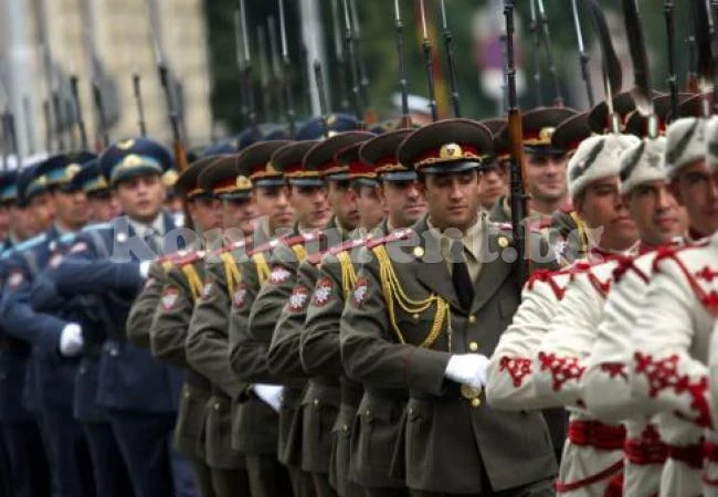 Армията търси снайперисти, разузнавачи и гвардейци