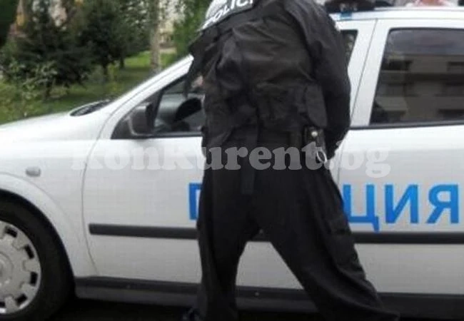 Влачили полицай с кола по време на проверка