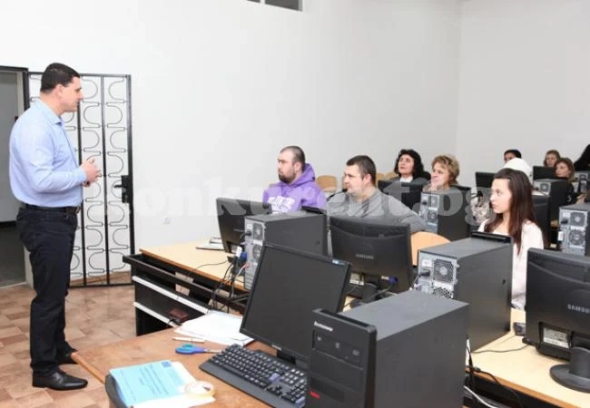 Кметът на Оряхово блесна и като лектор на студенти