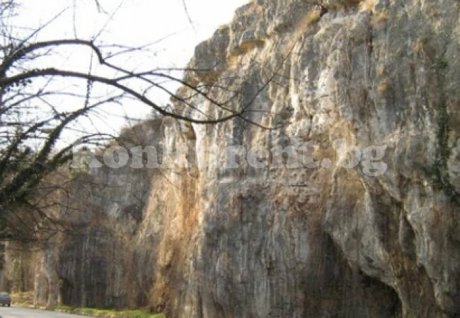 Жена се хвърли от скала, заради безпаричие