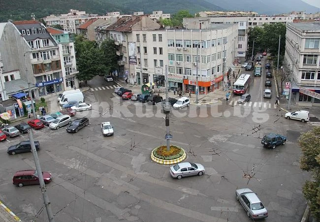 Две коли се удариха във Враца