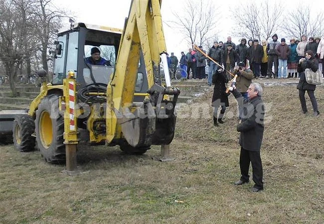 Направиха първа копка на модерен стадион в Ново Село