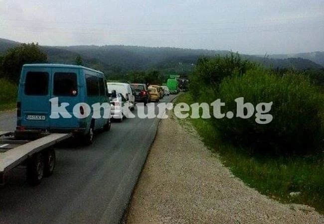 Три коли се насметоха на пътя за Мездра