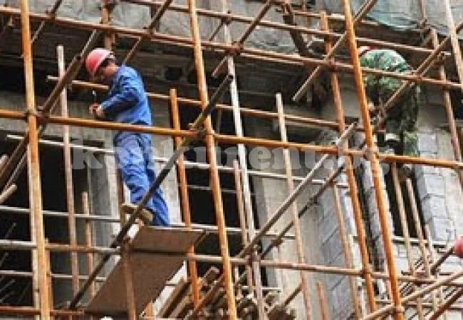 Ужас: Работник загина след падне от заледено скеле