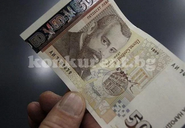 Общински служители получиха забавените си заплати