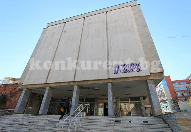 Киното във Враца продължава