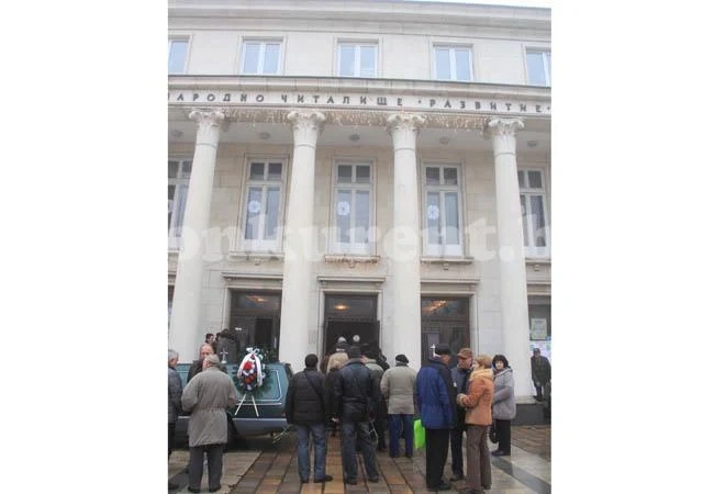 Десетки се сбогуваха с Румен Павлов