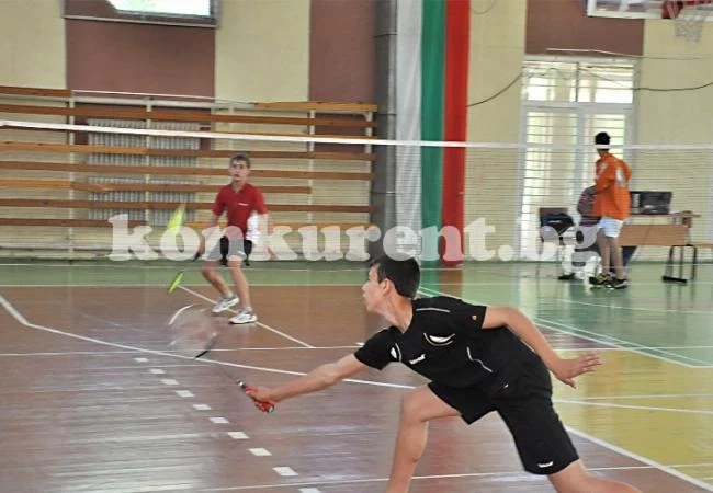 Излъчиха първенци в турнир по бадминтон