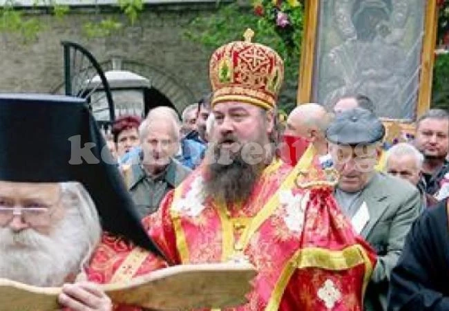 Издирват игумена с порното, не отишъл да си изтърпи заточението