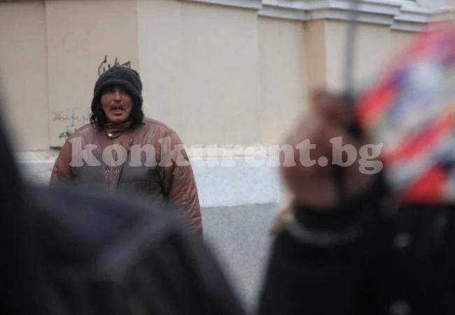 Петра пристигна с ескорт в съда