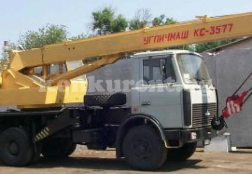 Камион прегази крака на мъж