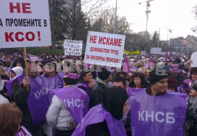 Хиляди срещу властта: Искате ни на работа с памперси! 