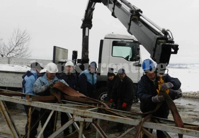 Екипите на ЧЕЗ възстановиха електрозахранването във Видинско
