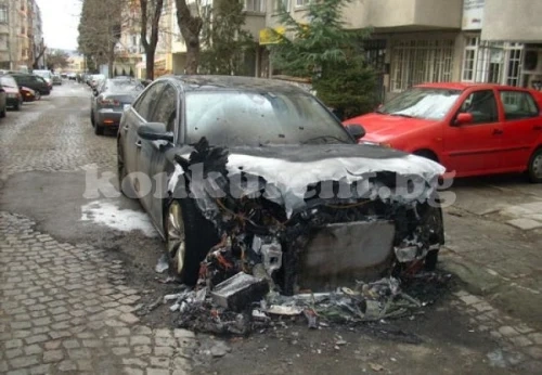 Запали се Ауди 80 в Монтана