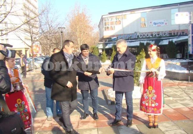 Златко Живков откри официално обновен площад и парк