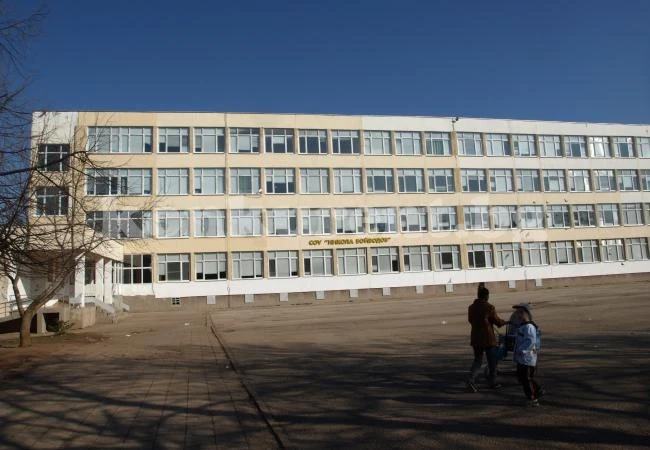 19-годишен раздавал шамари в СОУ \