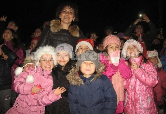 С пищна заря почнаха празниците в Мездра