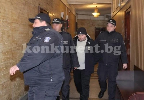 Главестия се изправи пред съда, разпитват десетки свидетели