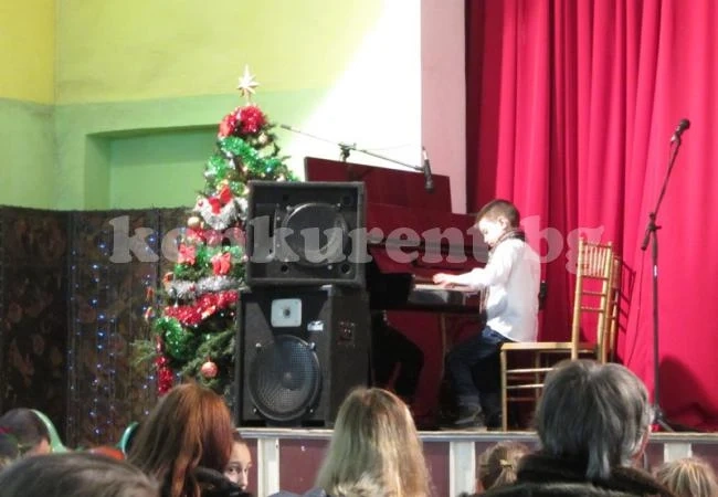 Школа по пиано спретна коледен концерт в Берковица
