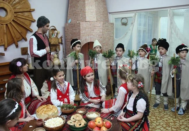 Малчугани пресъздадоха Бъдни вечер