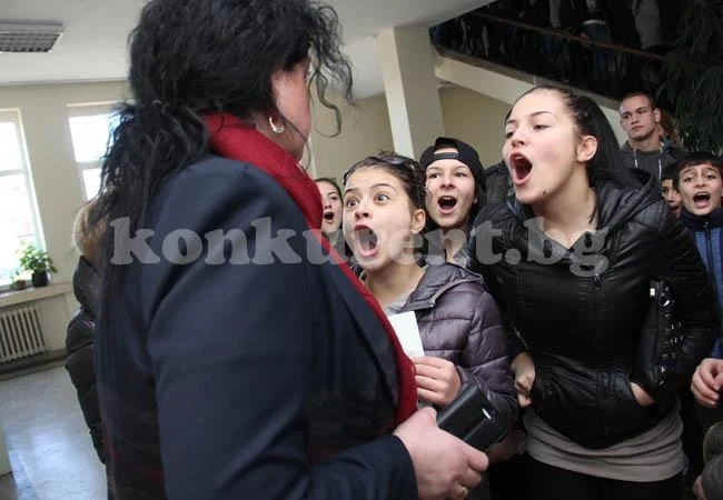 Екшън! Протестите в СОУ „Иван Вазов“ продължават