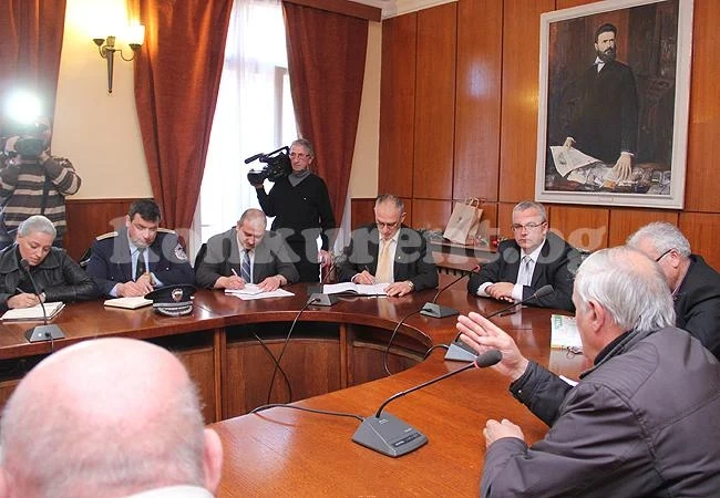 Полицаи ще обикалят и нощем селата от община Враца