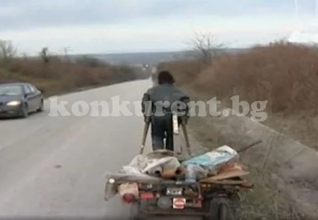 Инвалидът, който влачи количка със счупен крак, за да се изхранва, стана редовен български гражданин