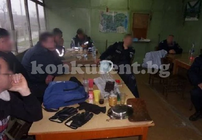 Вижте в каква мизерия тънат граничните полицаи (СНИМКИ)