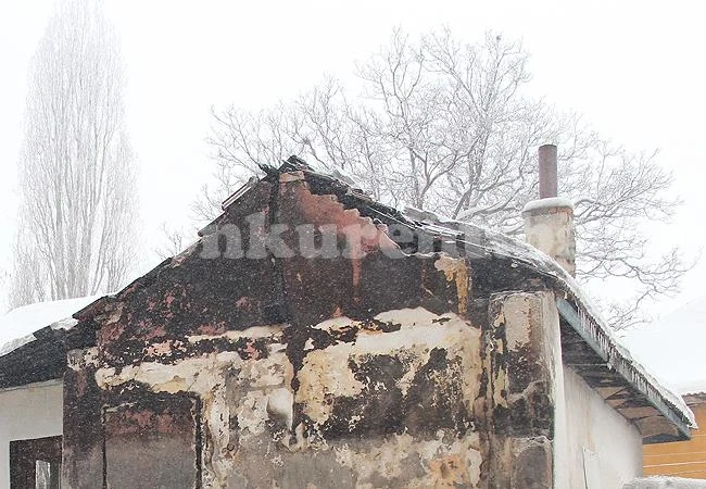Възрастна жена изгоря в дома си