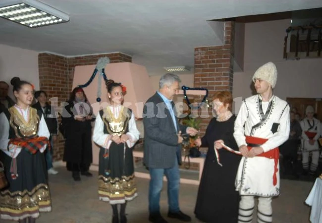 Златко Живков преряза лентата на ремонтирания детски комплекс