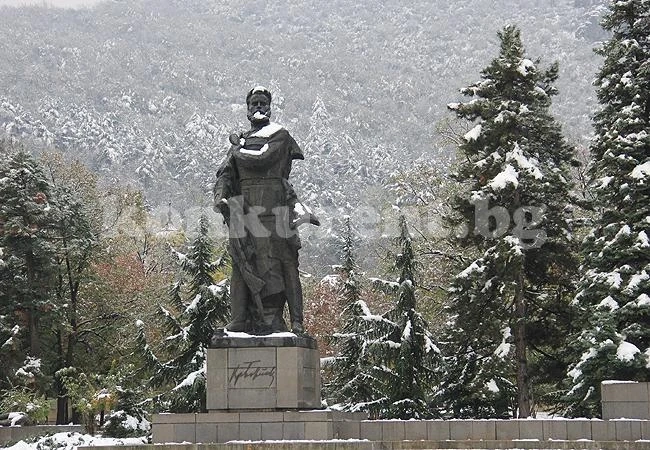 Освещават бойните знамена на Йордановден във Враца
