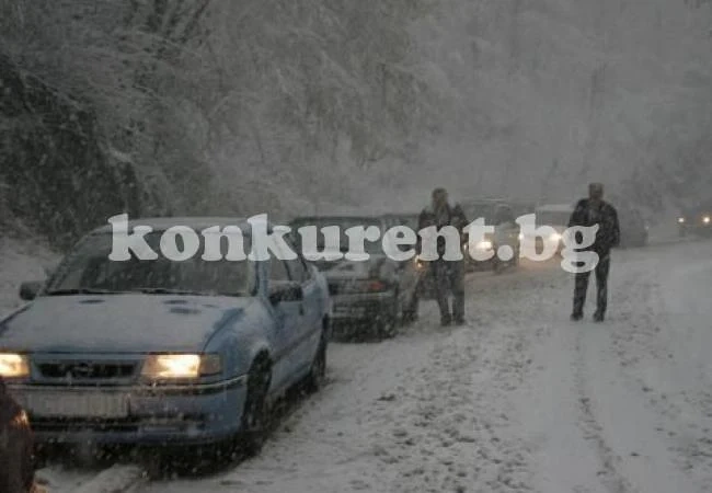 Първа жертва на ледения капан: Врачанин почина във „Форд”-а си