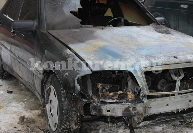 Пожарникари гасиха нощес „Ауди” в Роман