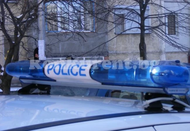 Тийнейджъри обраха дядо в дома му