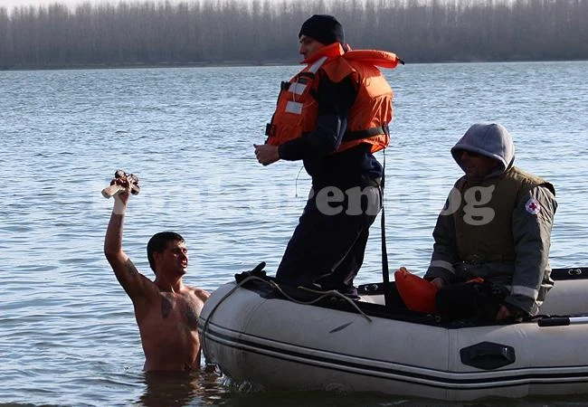 Спасителят на кръста във Видин остана чисто гол