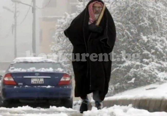Сняг се сипе на парцали над... Ерусалим