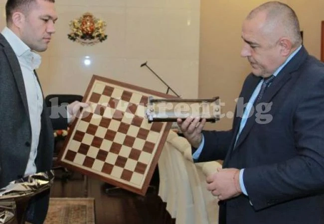 Кубрат Пулев дари Борисов с чисто нов шах