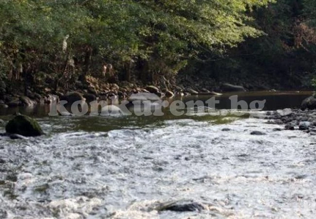 Реките в страната остават около праговете за високи води