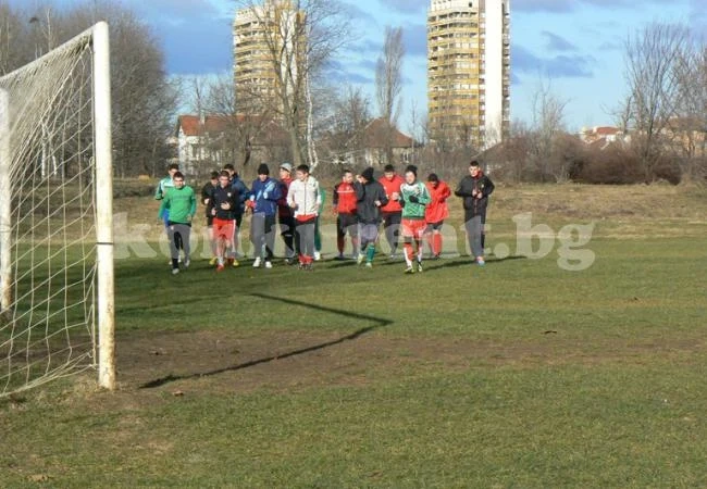 Юношите на Ботев почнаха преди мъжете