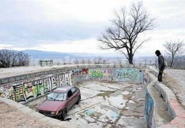 Вижте най-куриозното пропадане на жена с \