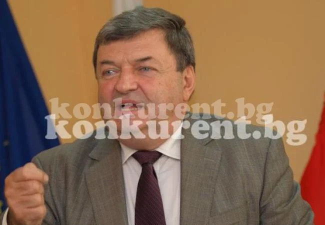 Божинов пита за спрените влакове
