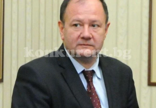 Почина бащата на Михаил Миков