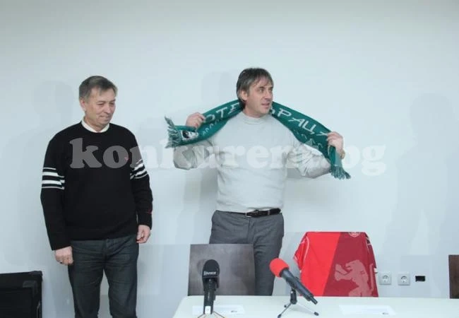 Адалберт Зафиров тръгна за първата тренировка с шалче на Ботев