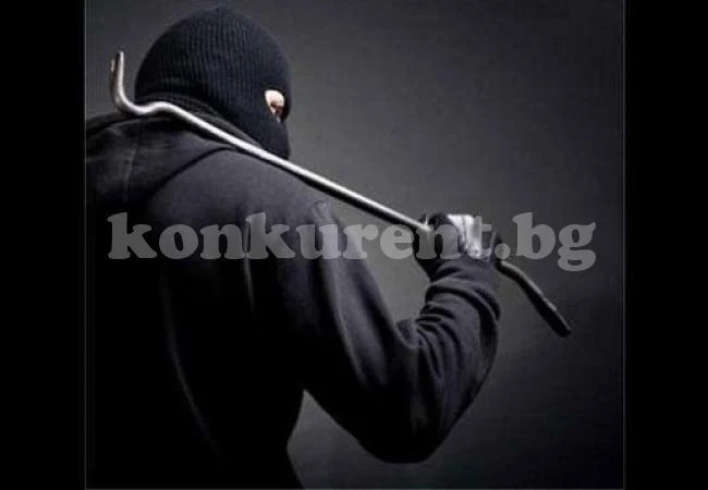 Крадец разби хранителен магазин, взе си бира и вино