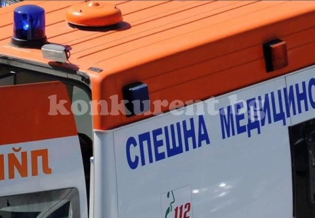 Шофьор се размаза в стълб, в болница е