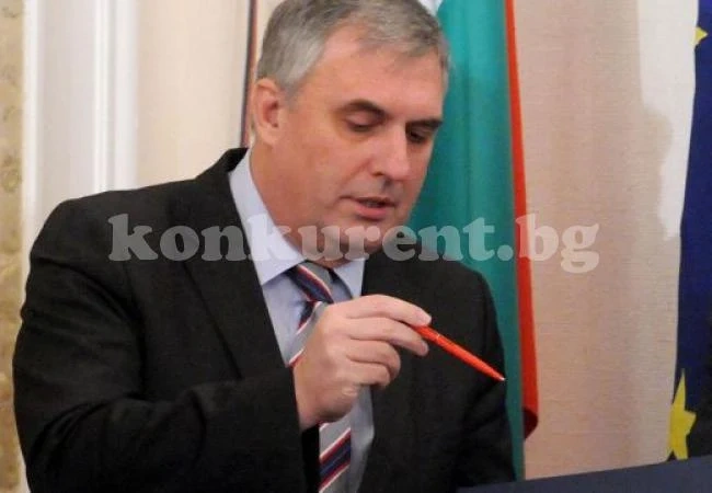 Калфин събра депутати на тайна среща за пенсионната реформа